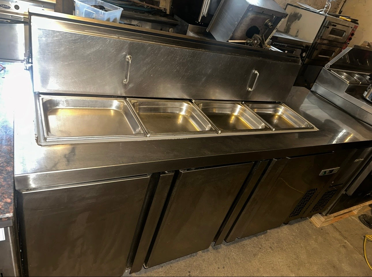 Saladette Réfrigérée INFRICO 3 Portes – Inox – Groupe à Droite – Occasion Pro